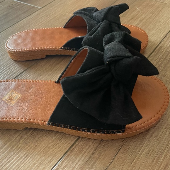 Bow Suede Sandal - Picture 3 of 5